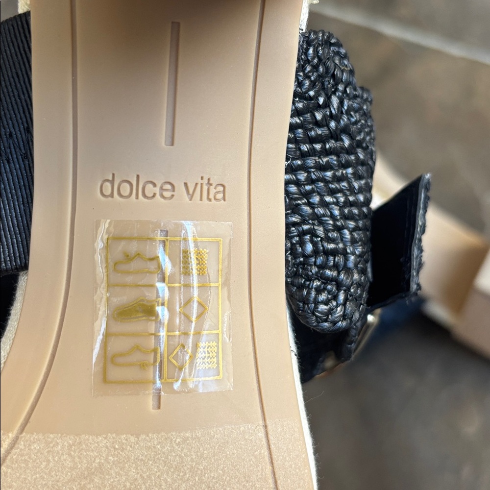 Dolce Vita Zophy Sandal - Picture 11 of 14